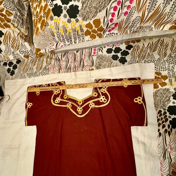 Lovely Decorative Short-Sleeve Brown Caftan with Gold Embroidery - XL or XXL - Picture 4 of 6